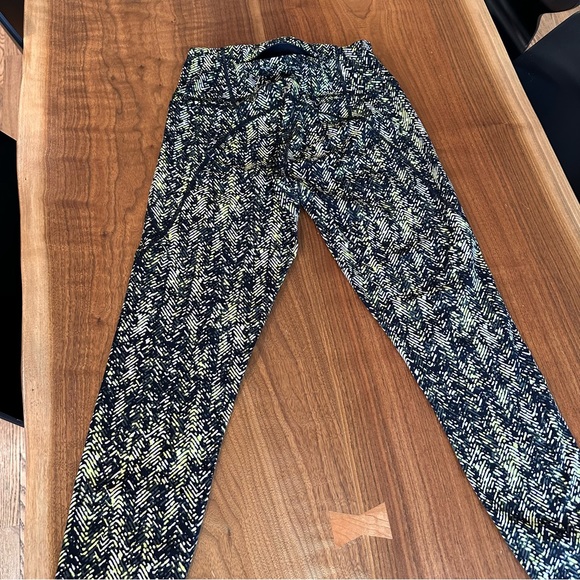 Sweaty Betty 7/8 The Power Leggings. Size XS, fits more like S. - Picture 8 of 14